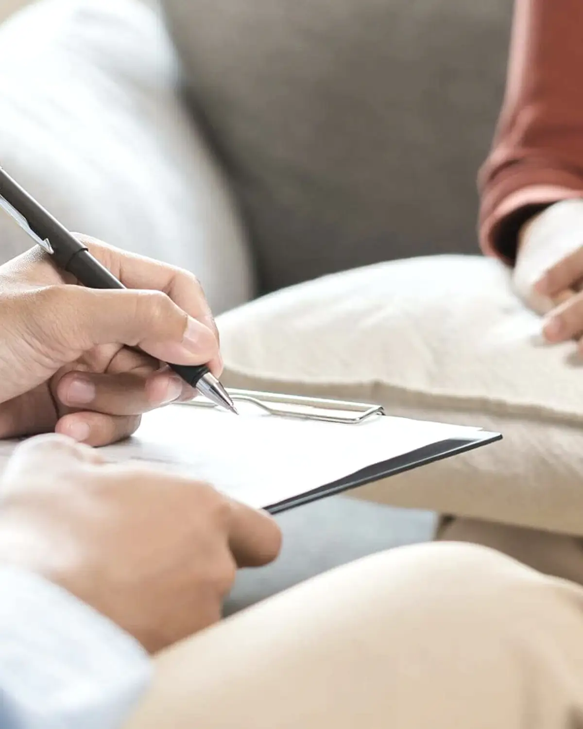 Supportive recovery scene illustrating benzodiazepines and addiction