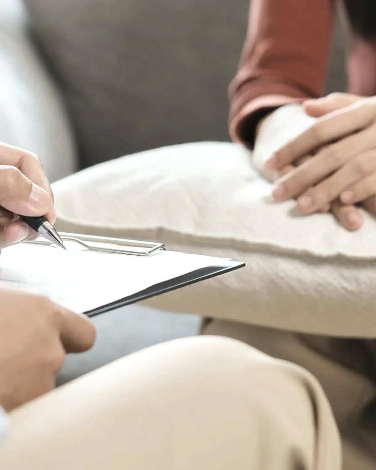 Supportive recovery scene illustrating new mexico behavioral health resources