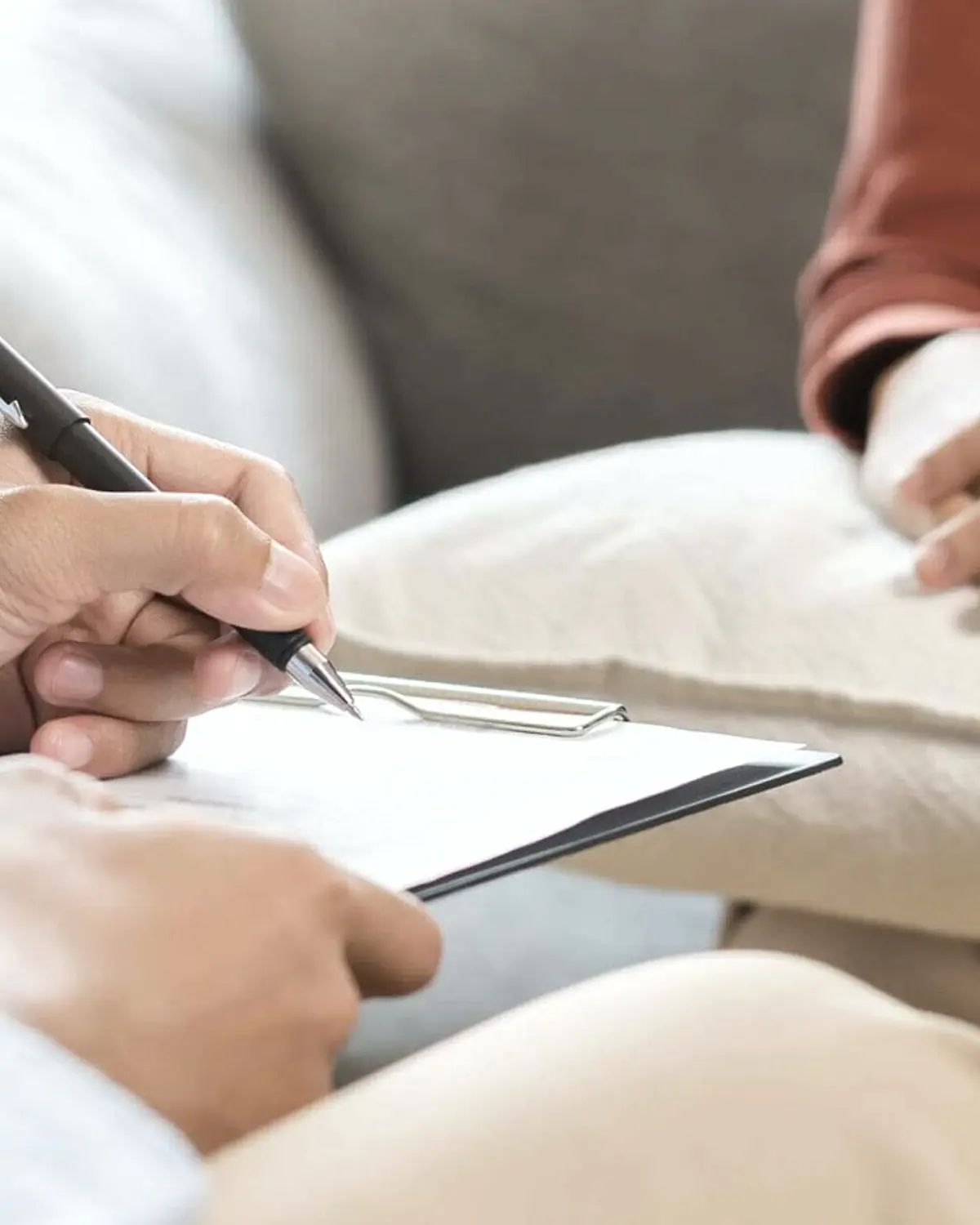 Supportive recovery scene illustrating prescription opioids and addiction