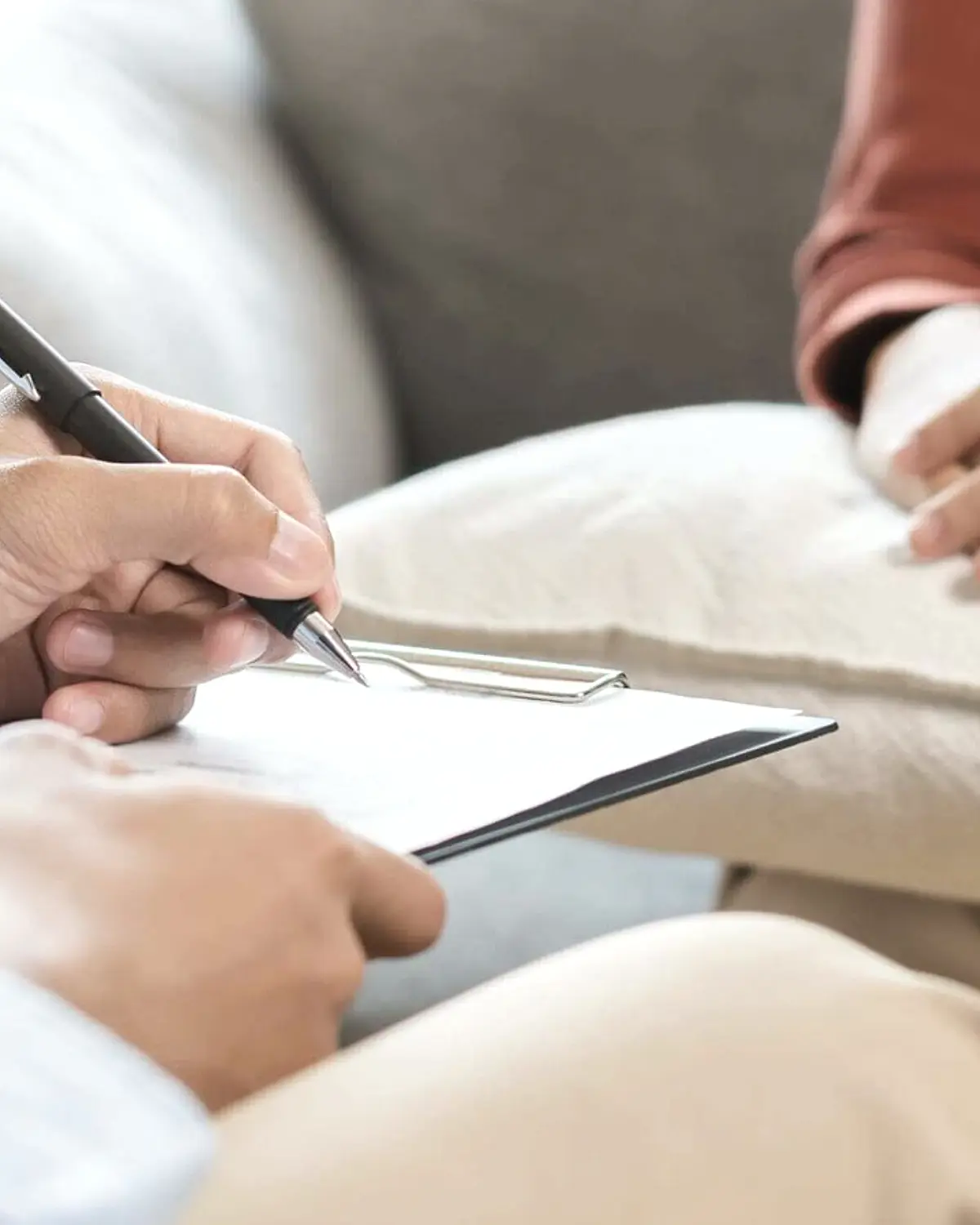 Supportive recovery scene illustrating xylazine and addiction